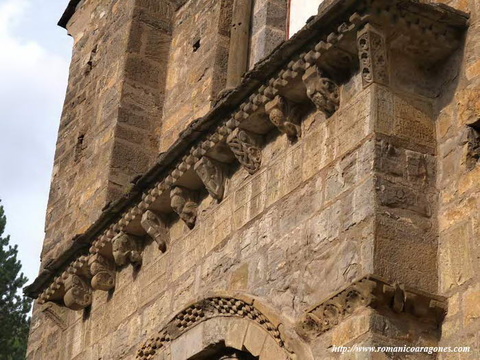 INSCRIPCIN Y CANECILLOS HISTORIADOS
